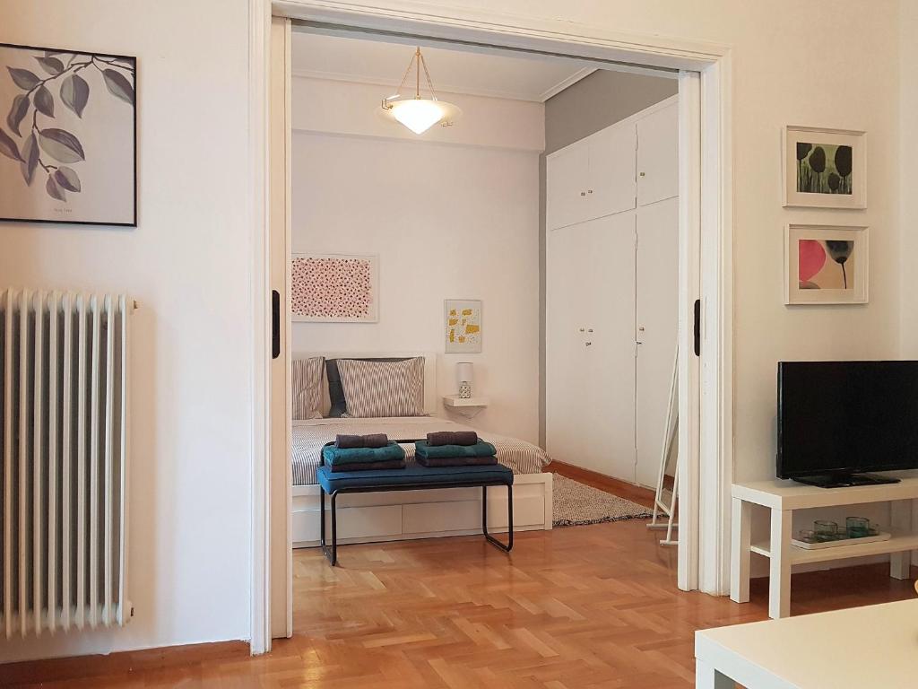 Colourful Apartment in the heart of Athens - 7
