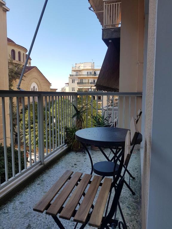 Colourful Apartment in the heart of Athens - 11