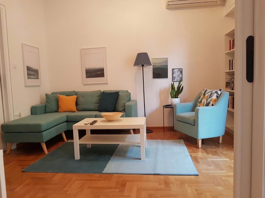 Colourful Apartment in the heart of Athens - 16