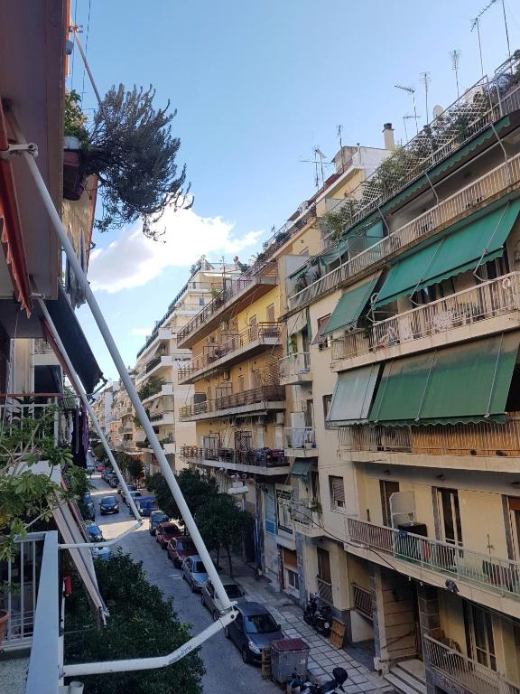 Colourful Apartment in the heart of Athens - 18