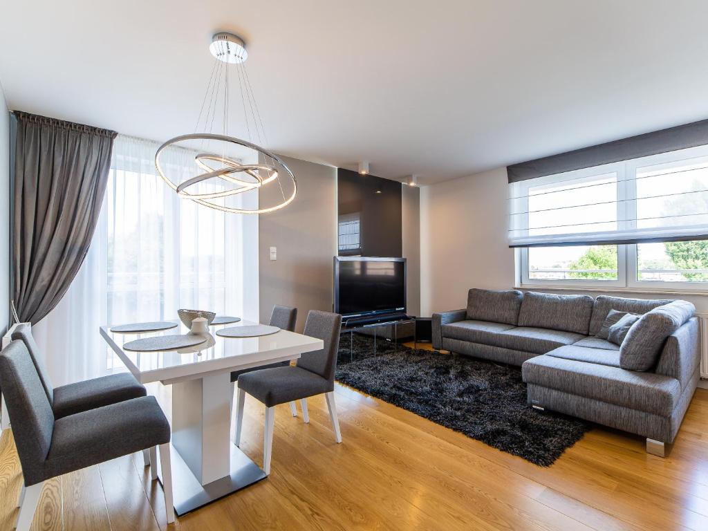 a living room with a couch and a table at Apart111 Apartamenty - Platinum in Kołobrzeg