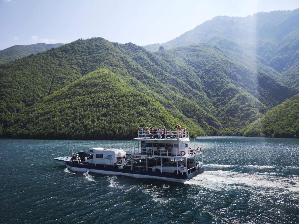 Rozafa Ferry & Accommodation - Image 5