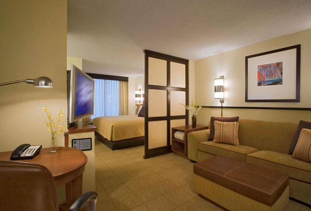 Ein Sitzbereich in der Unterkunft Hyatt Place North Charleston