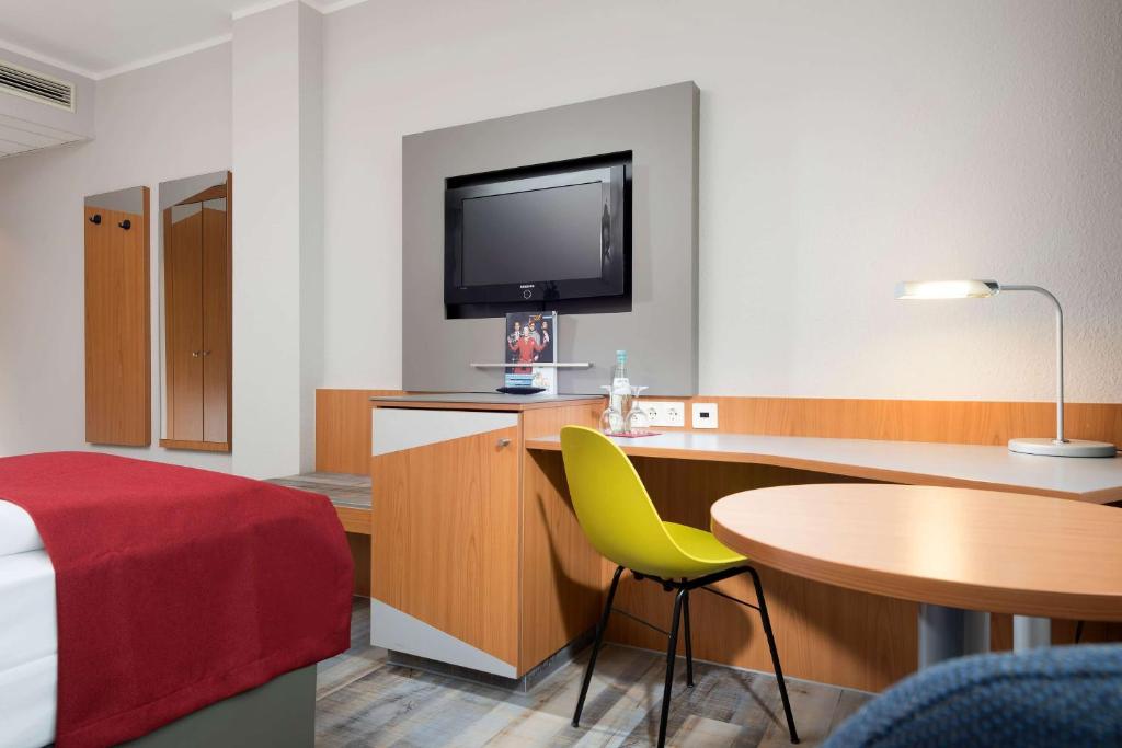 Ramada by Wyndham Hannover Messe - Queen Studio Suite - Non-Smoking