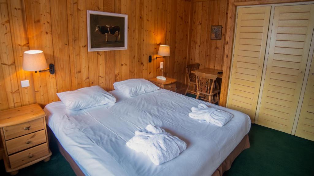 Postel nebo postele na pokoji v ubytování Hôtel Arbois Bettex