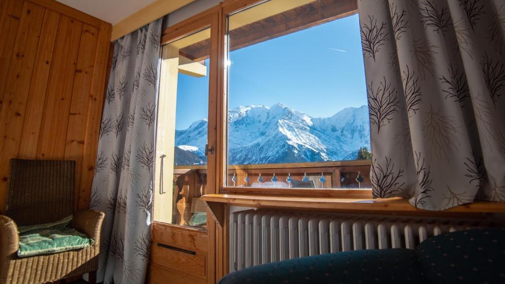 Nespecifikovaný výhled na hory nebo výhled na hory při pohledu z hotelu