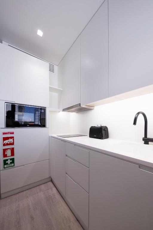 Cuisine ou kitchenette dans l'établissement BessaApartments