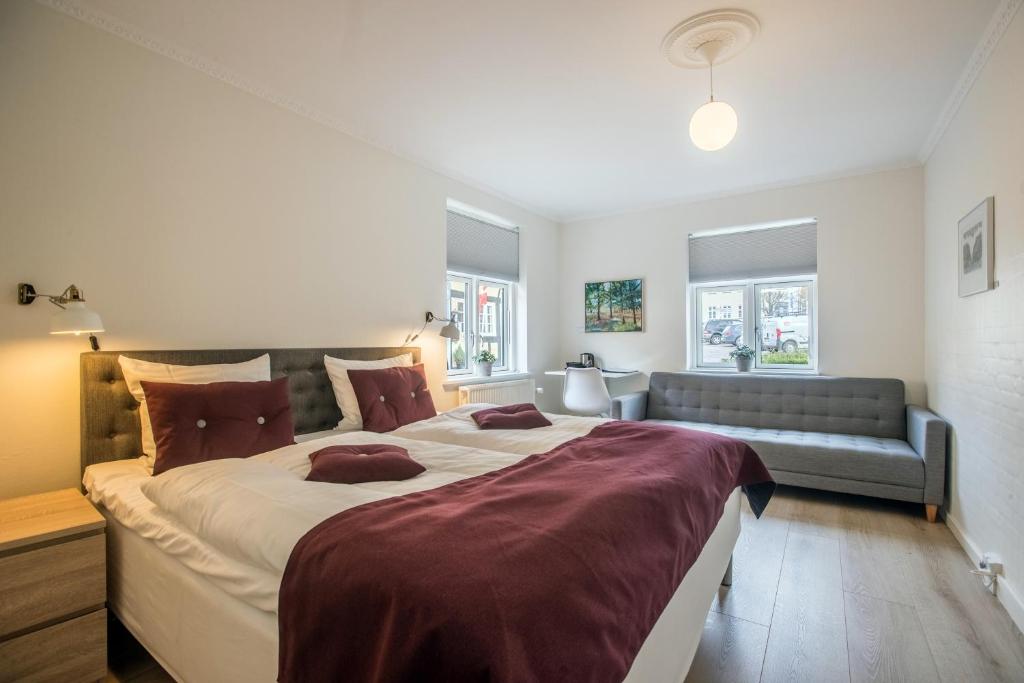 Postel nebo postele na pokoji v ubytování Hotel Postgaarden i Mariager