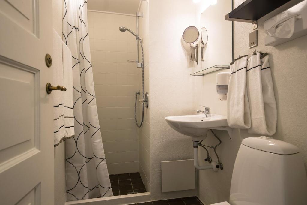 Koupelna v ubytování Hotel Postgaarden i Mariager