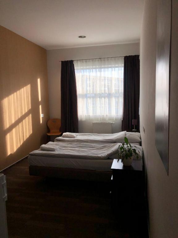 Postel nebo postele na pokoji v ubytování Hipodrom Sopot