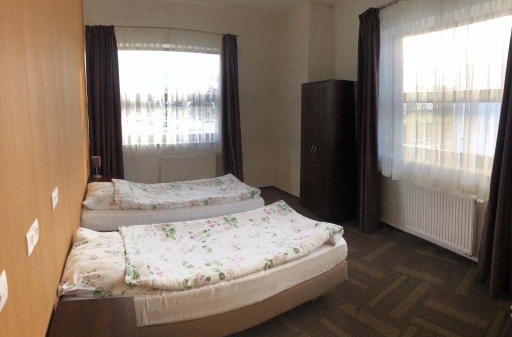 Postel nebo postele na pokoji v ubytování Hipodrom Sopot