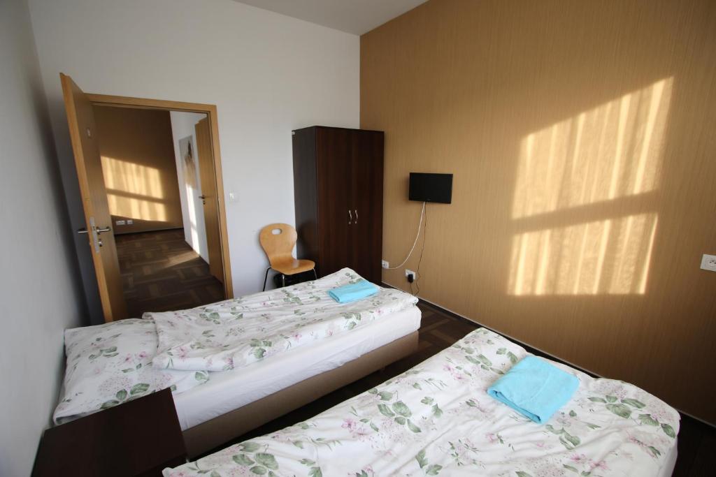 Postel nebo postele na pokoji v ubytování Hipodrom Sopot