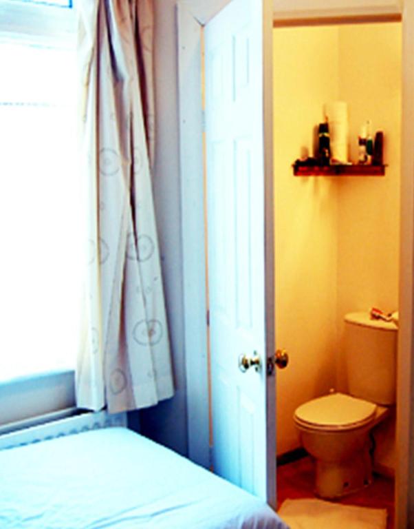 St. George's Lodge - Twin Room