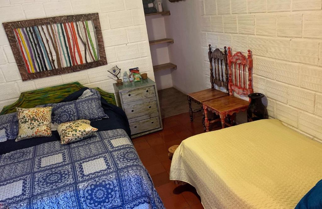 Postel nebo postele na pokoji v ubytování Hostal La Laguna