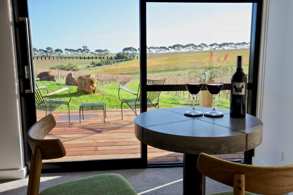 Hotel California Road at Inkwell Wines - Deluxe King Room