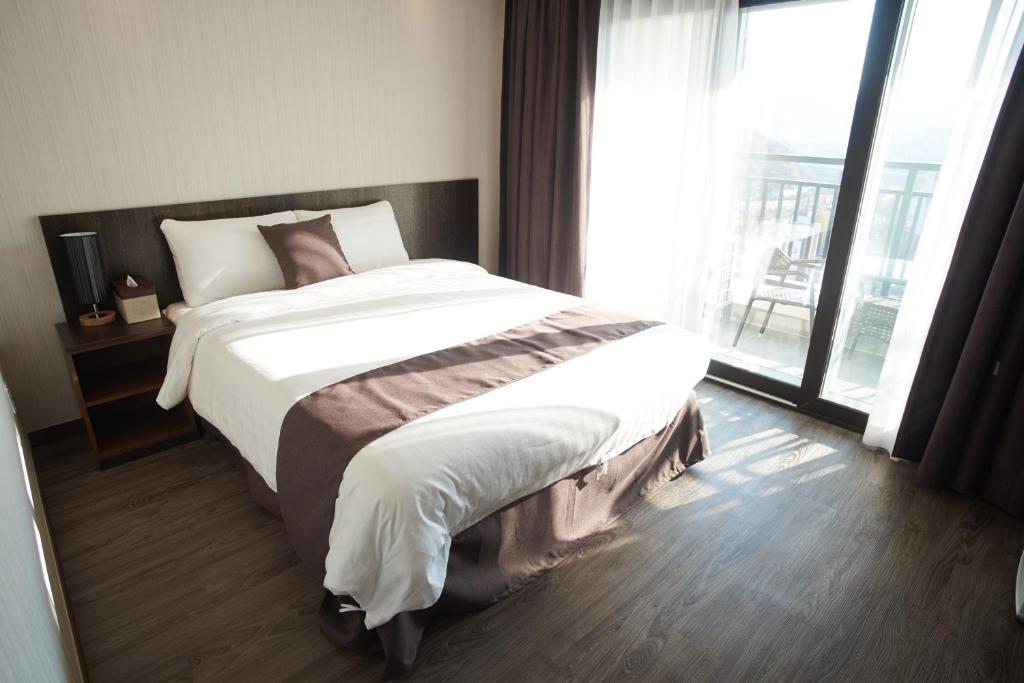 Postel nebo postele na pokoji v ubytování CS Premier Hotel