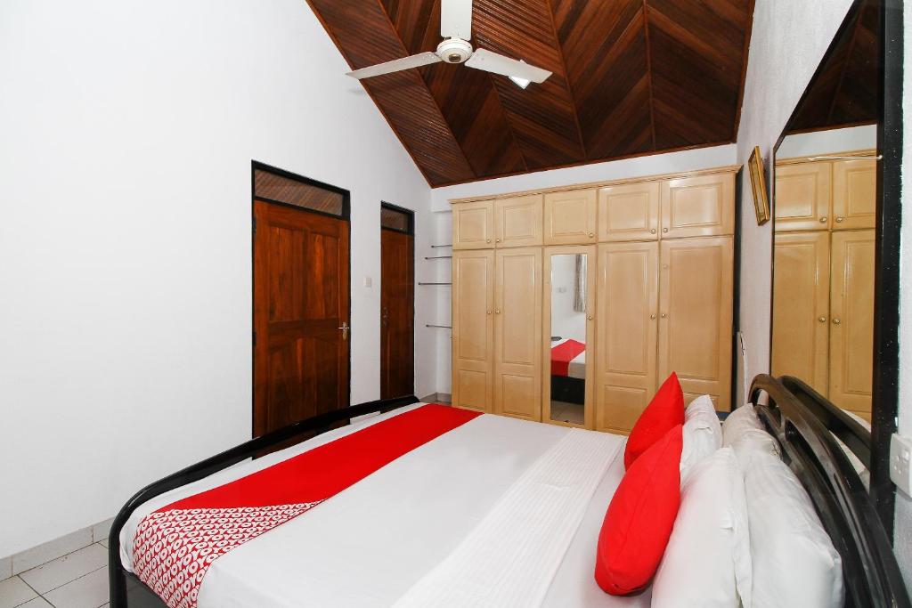 Lioni Holidays Villa - 9