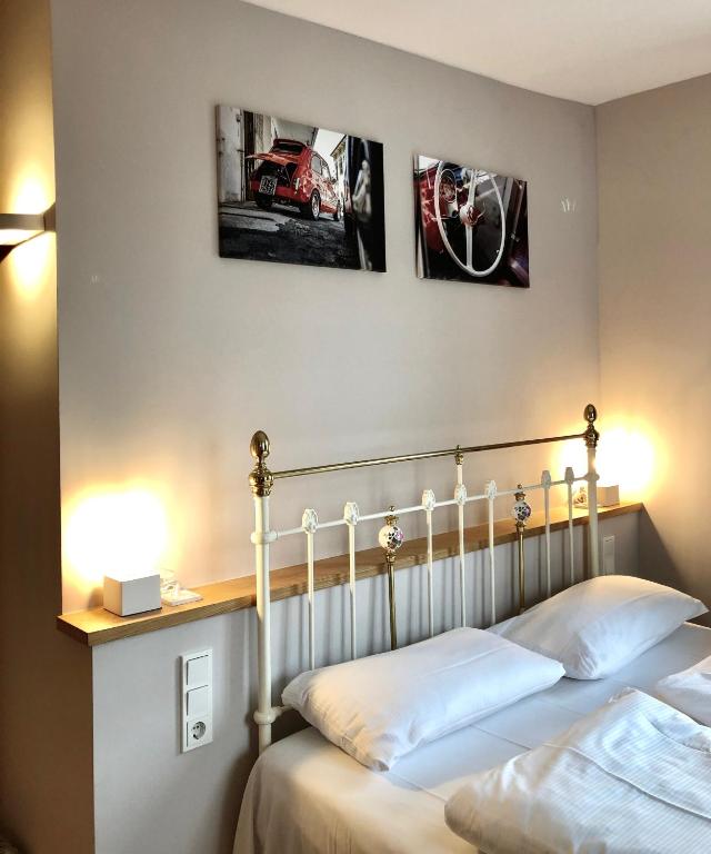 Postel nebo postele na pokoji v ubytování Hotel Alexander