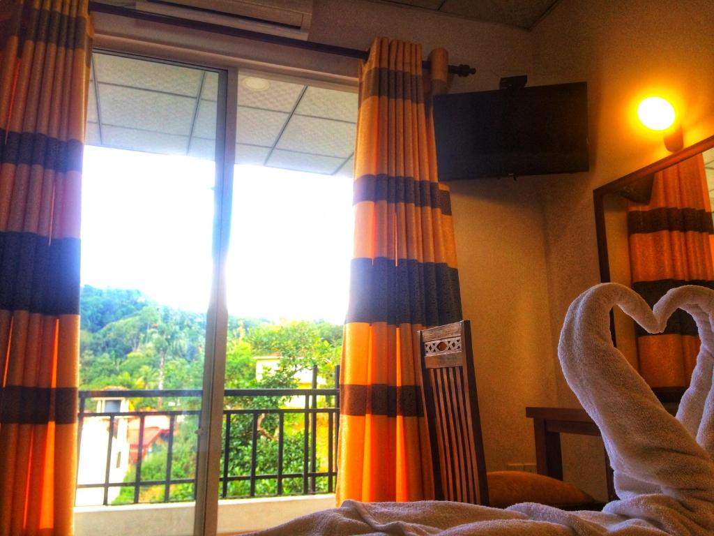 Postel nebo postele na pokoji v ubytování Empire Valley Hotel