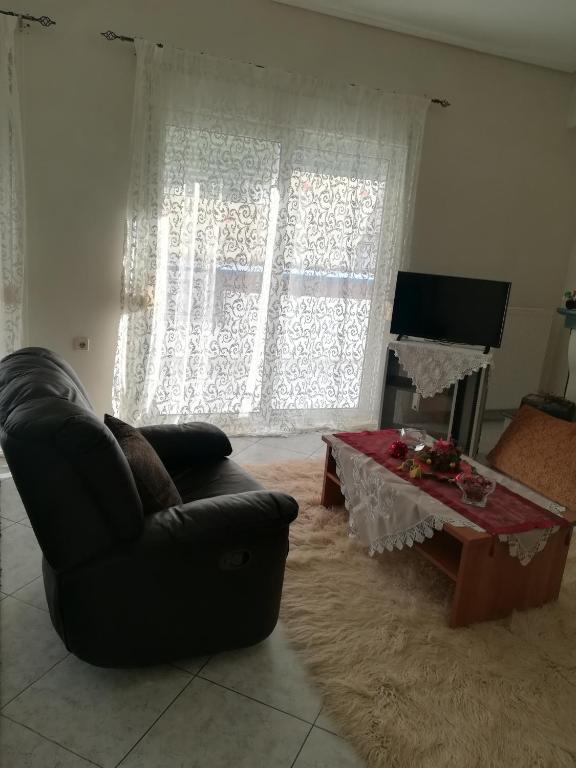 TV a/nebo společenská místnost v ubytování 2nd Floor Apartment In Volos
