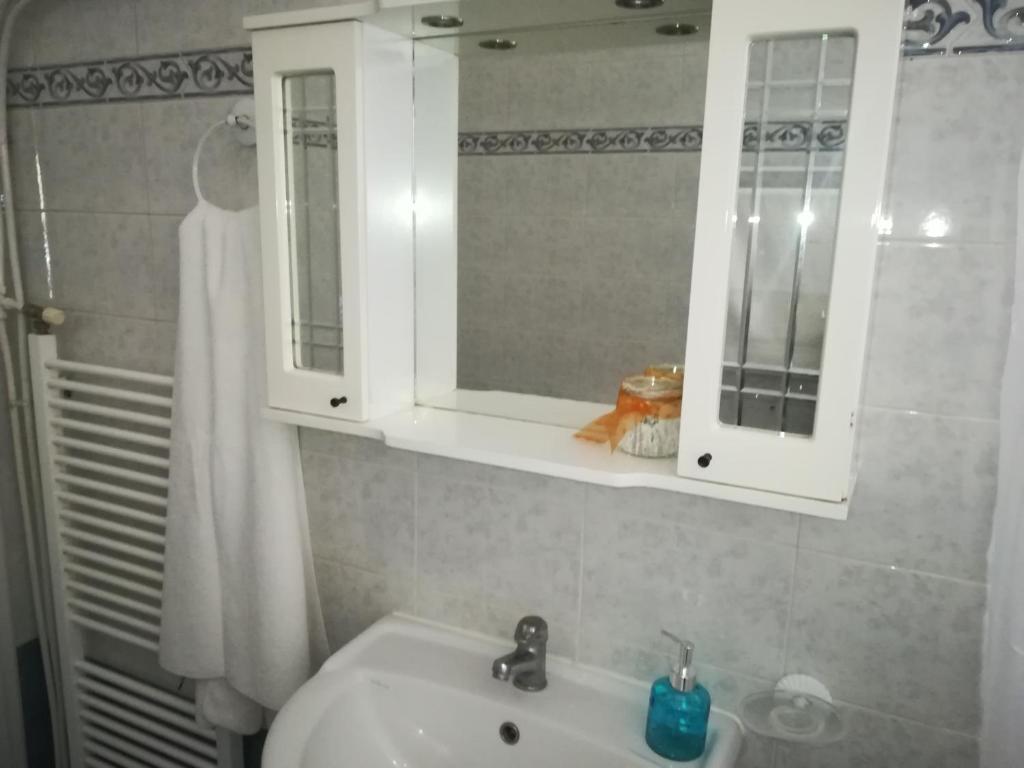 Koupelna v ubytování 2nd Floor Apartment In Volos