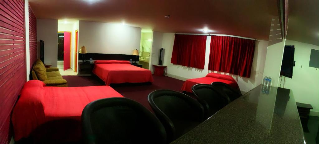 Postel nebo postele na pokoji v ubytování Palacio Rojo Hotel Familiar