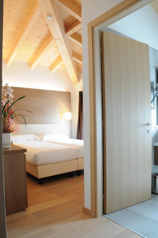 Postel nebo postele na pokoji v ubytování Hotel Operà