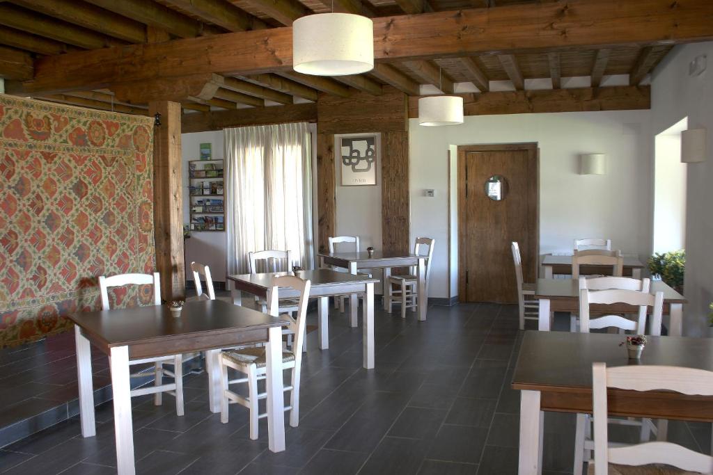 A seating area at Posada Ruilobuca