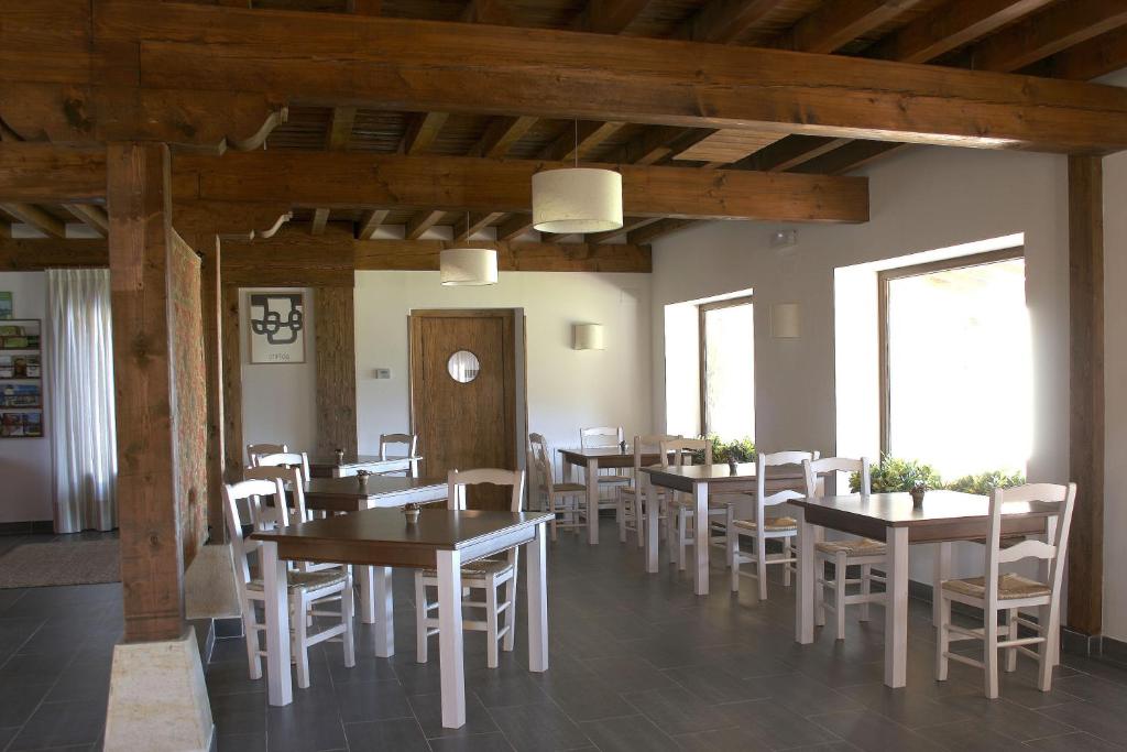 A restaurant or other place to eat at Posada Ruilobuca