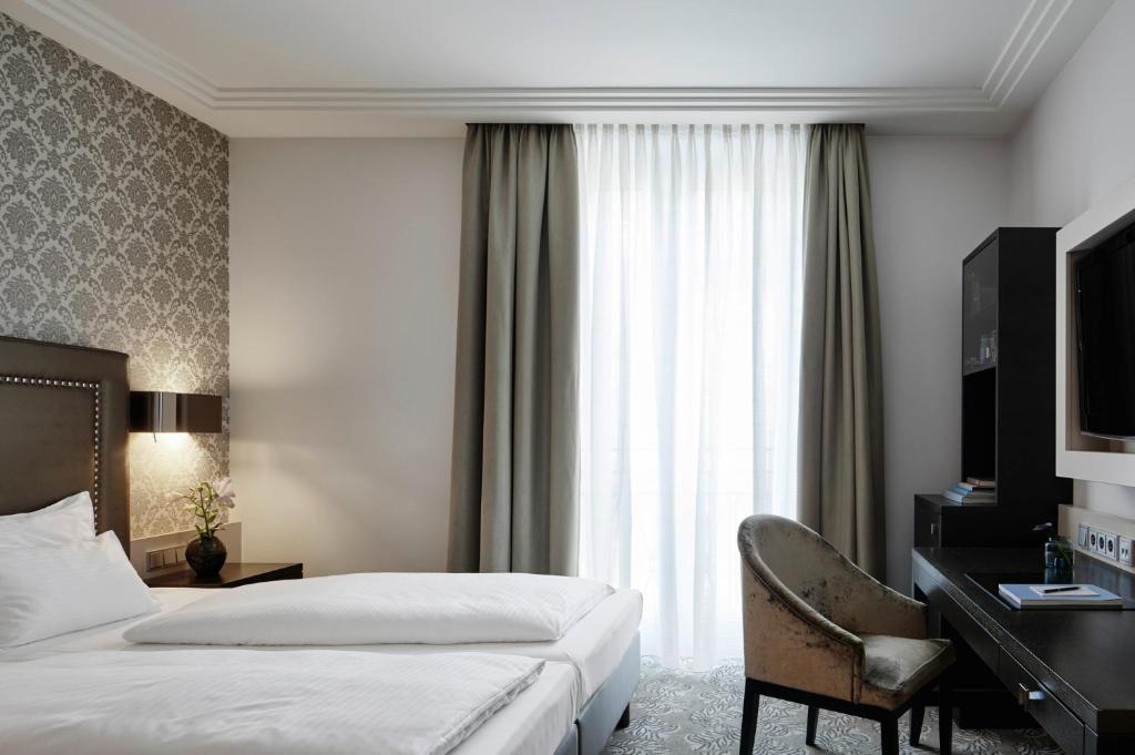 Postel nebo postele na pokoji v ubytování Hotel Maximilian’s