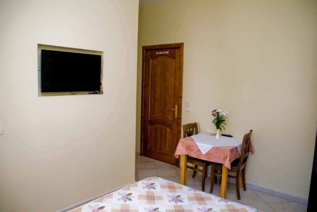 TV a/nebo společenská místnost v ubytování Hotel 4 Stinet