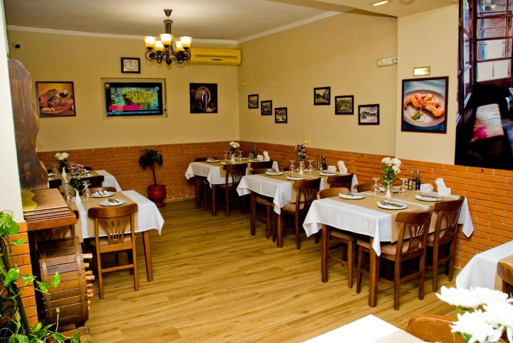 Restaurace v ubytování Hotel 4 Stinet