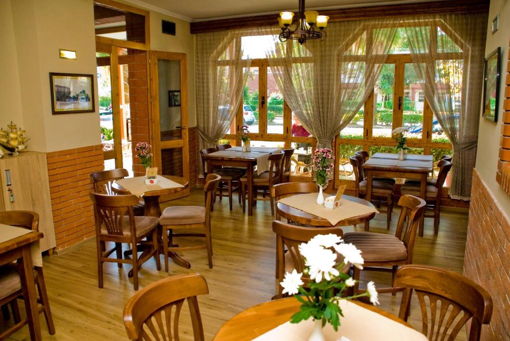 Restaurace v ubytování Hotel 4 Stinet