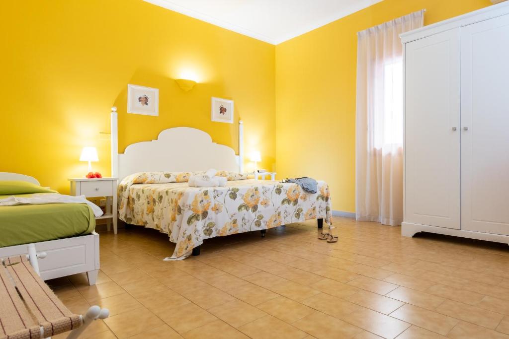 Postel nebo postele na pokoji v ubytování TH Gioiosa Mare - Capo Calavà Village