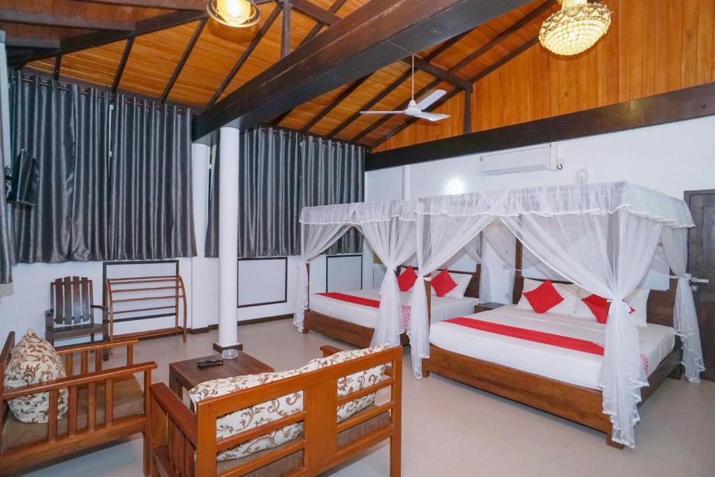 Postel nebo postele na pokoji v ubytování Kabalana Hotel & Villa