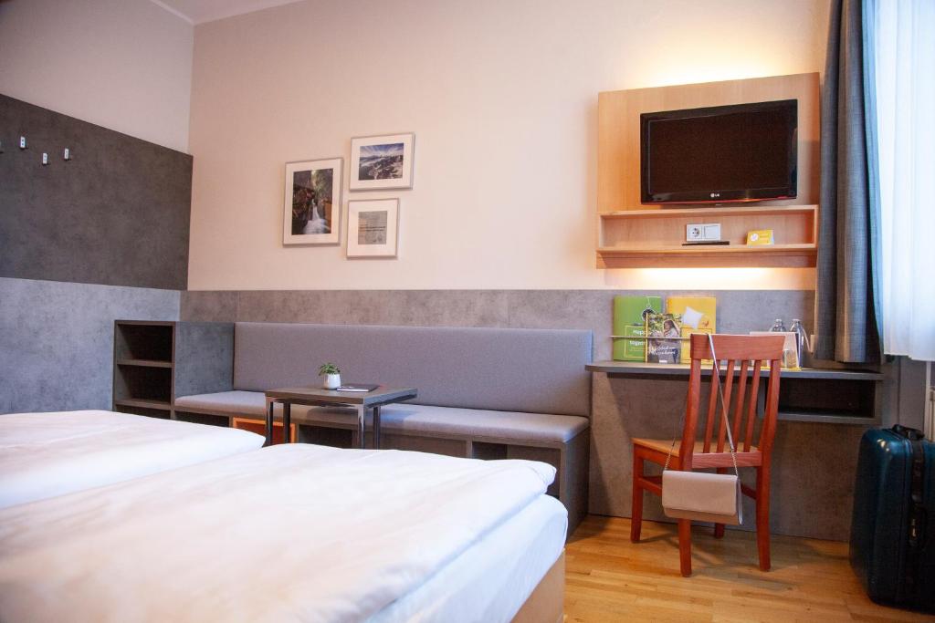 Postel nebo postele na pokoji v ubytování JUFA Hotel Kaprun - Summercard included