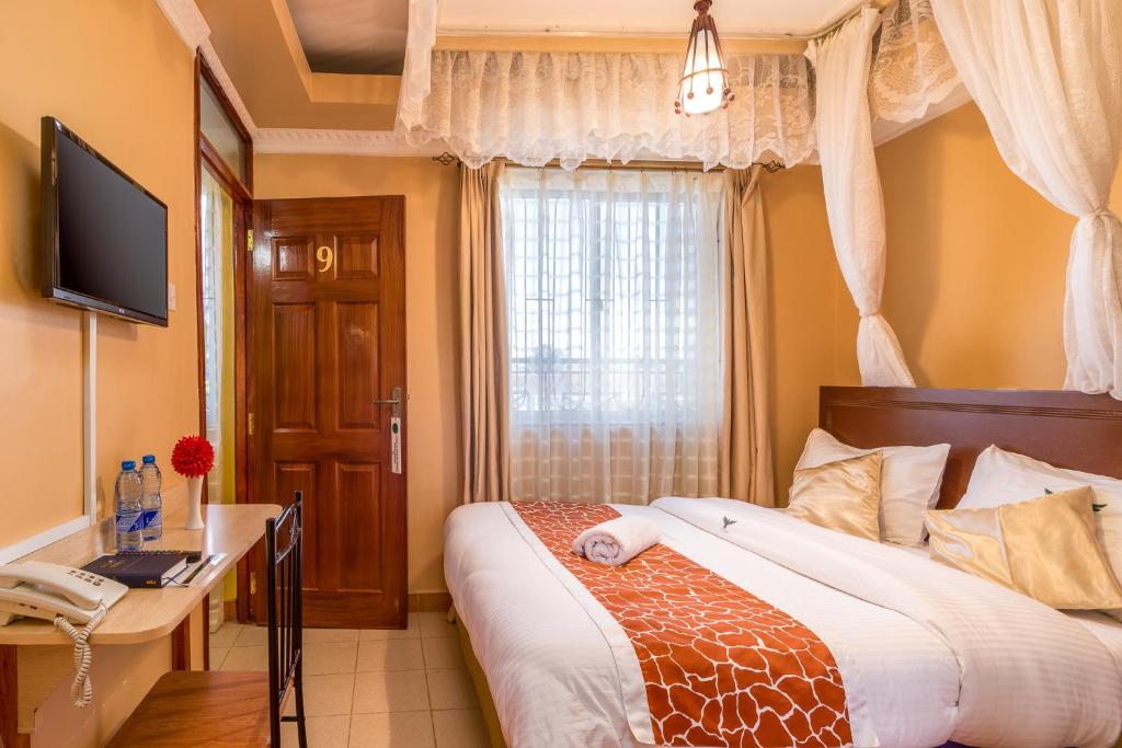 TV a/nebo společenská místnost v ubytování Javilla Eagles Safari Guest house