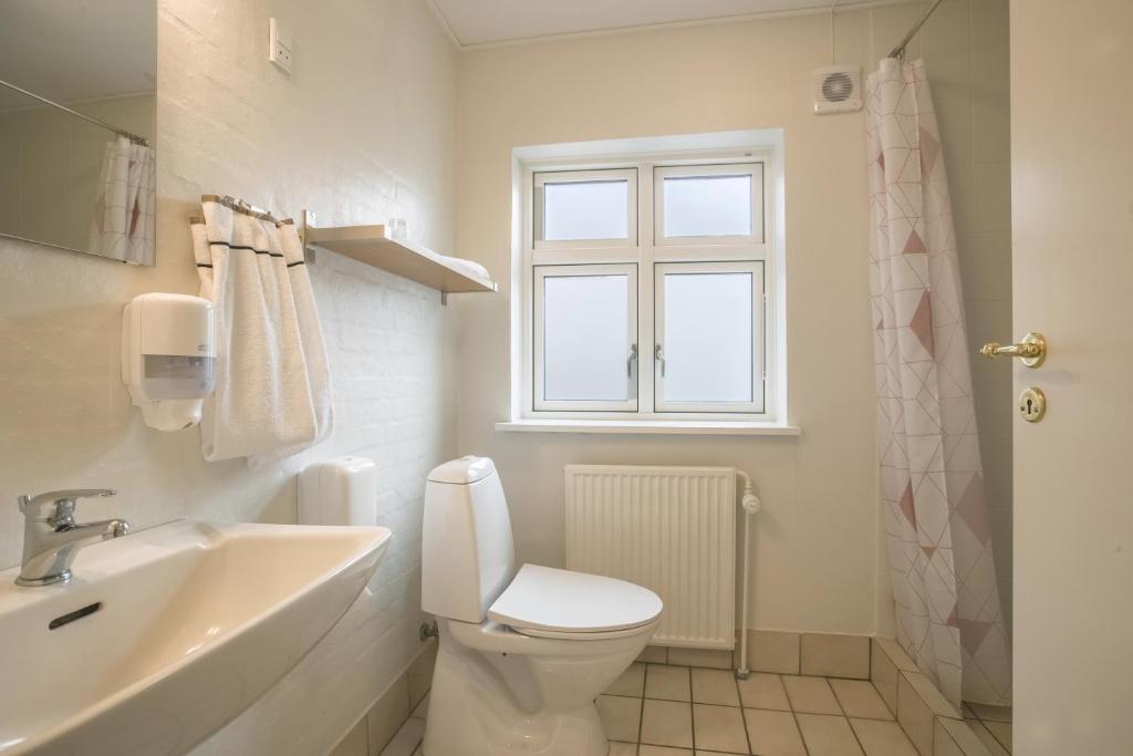 Koupelna v ubytování Hotel Postgaarden i Mariager