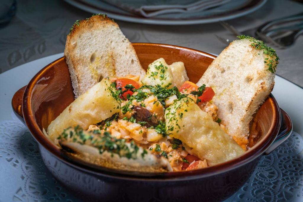 a bowl of food with two slices of bread at Hotel Biodola in Portoferraio