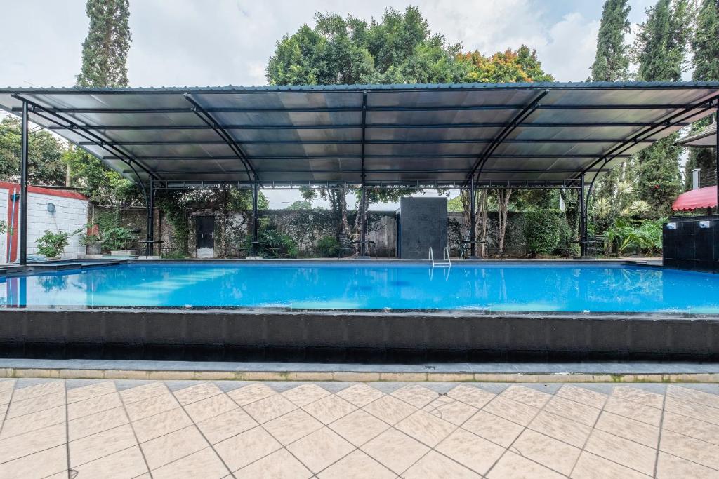 Bazén v ubytování Narima Resort Hotel nebo v jeho okolí