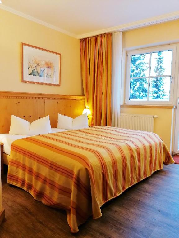 Postel nebo postele na pokoji v ubytování Hotel Sportalm