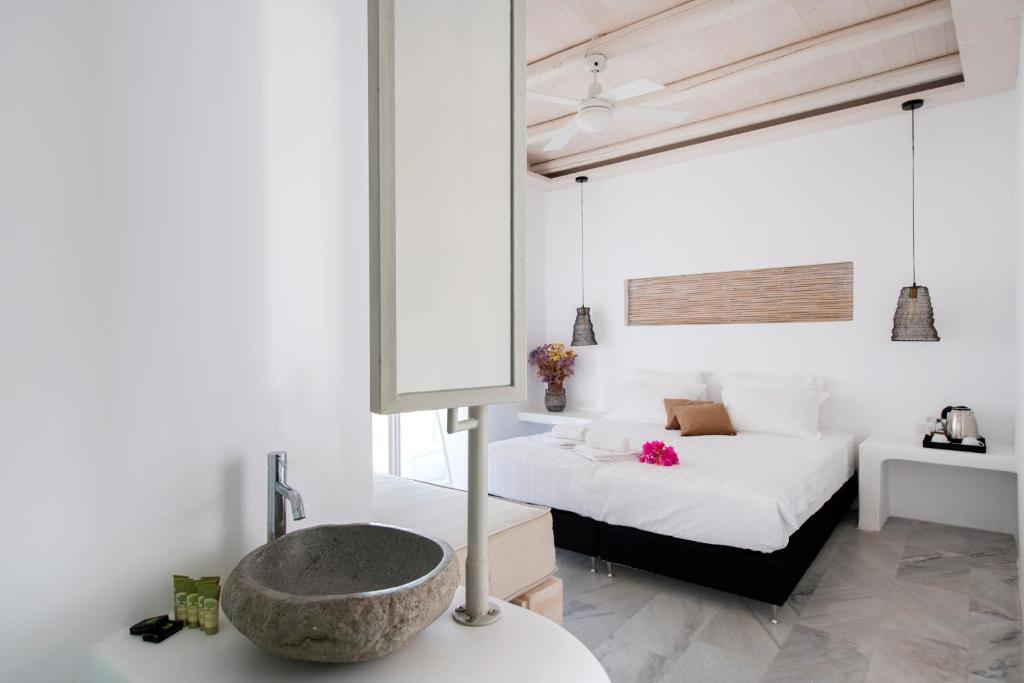 Postel nebo postele na pokoji v ubytování Zefi Hotel & Suites