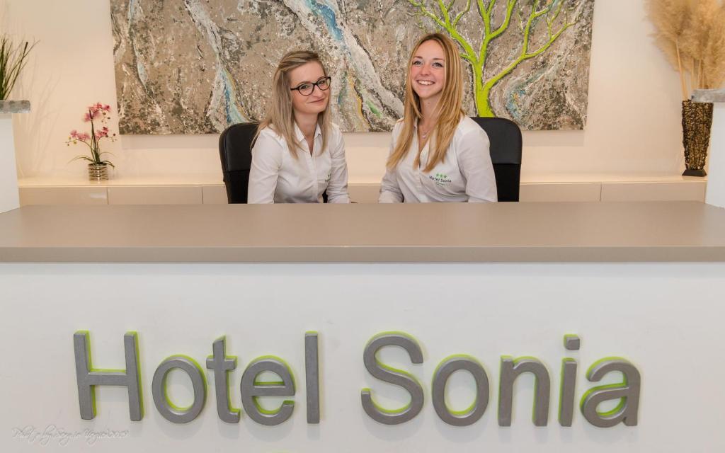 Členové personálu v ubytování Hotel Sonia