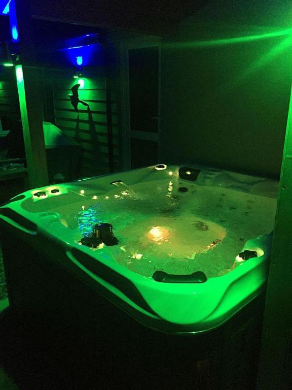 Fotografie z fotogalerie ubytování Luxury Pamper Home Hot Tub & Sauna Ladies Retreat v destinaci Ferndown