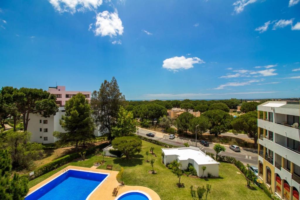 Modern Top Floor Apartment 60m2 - Balcony with Pool & Sea View - Vilamoura - One-Bedroom Apartment