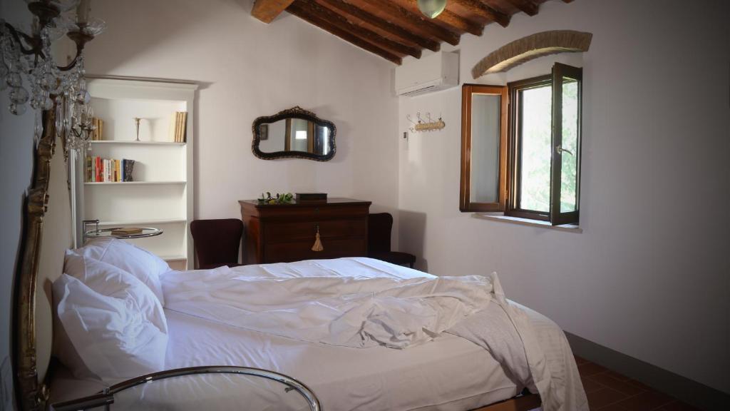 Posteľ alebo postele v izbe v ubytovaní Villa Vittoria Tuscany new opening 2025