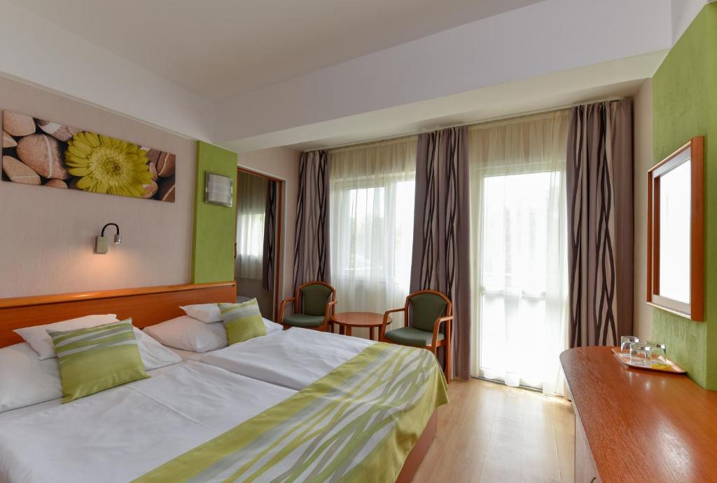 Postel nebo postele na pokoji v ubytování Hotel Panoráma