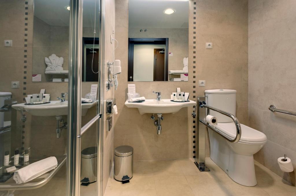 Hotel Crowne Plaza Madrid Airport - Resim 8