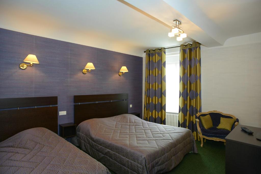 Postel nebo postele na pokoji v ubytování Hôtel de La Croix d'Or