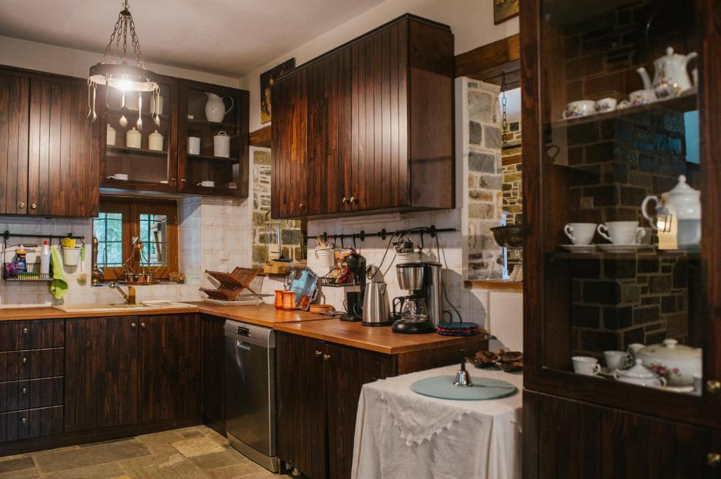 Kuchyň nebo kuchyňský kout v ubytování Eudora Full Guest House
